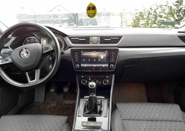 Skoda Superb cena 79900 przebieg: 155500, rok produkcji 2018 z Wołomin małe 379